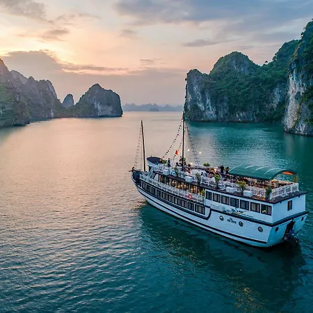 Swan Cruises Halong Hotel
