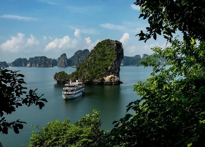 Swan Cruises - Off-the-beaten-path Route Ha Long