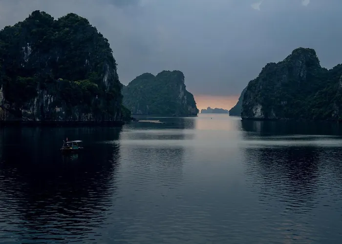 Swan Cruises - Off-the-beaten-path Route  Ha Long