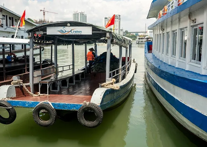 Swan Cruises - Off-the-beaten-path Route 4* Hạ Long