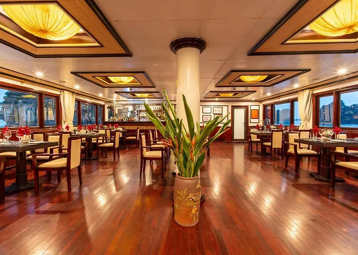 Swan Cruises - Off-the-beaten-path Route 4* Hạ Long