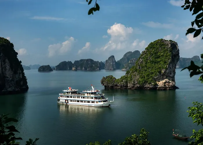  Swan Cruises - Off-the-beaten-path Route 下龍