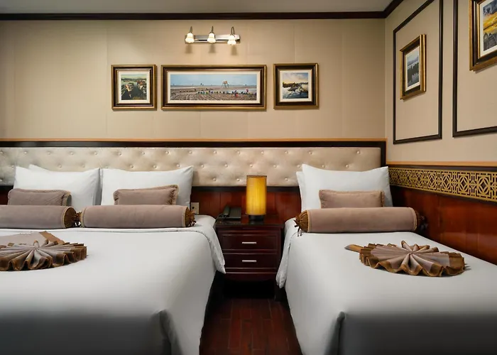 Swan Cruises - Off-the-beaten-path Route 4* Hạ Long