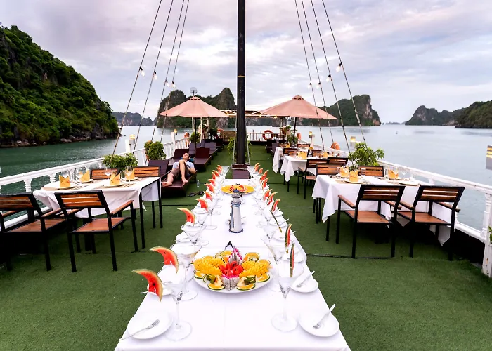 Swan Cruises - Off-the-beaten-path Route  Hạ Long