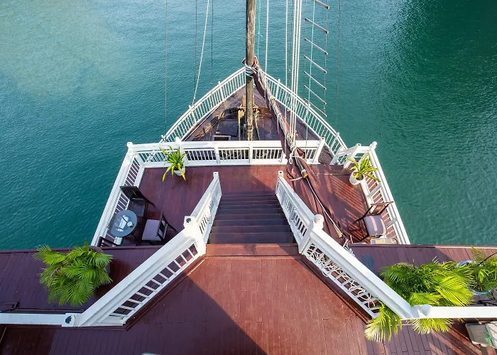  Swan Cruises - Off-the-beaten-path Route