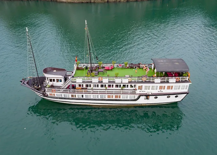 Swan Cruises - Off-the-beaten-path Route 4* Hạ Long