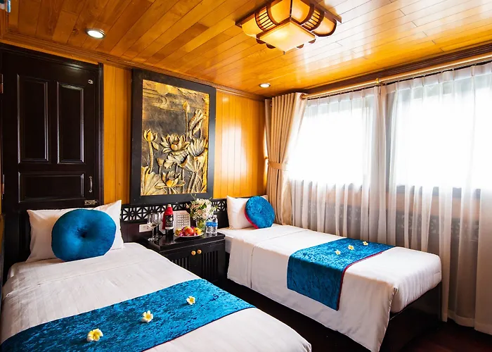Swan Cruises - Off-the-beaten-path Route 4* 下龍