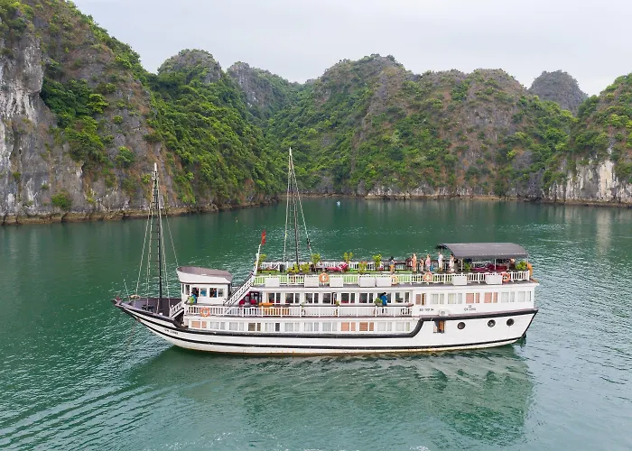  Swan Cruises - Off-the-beaten-path Route 下龍