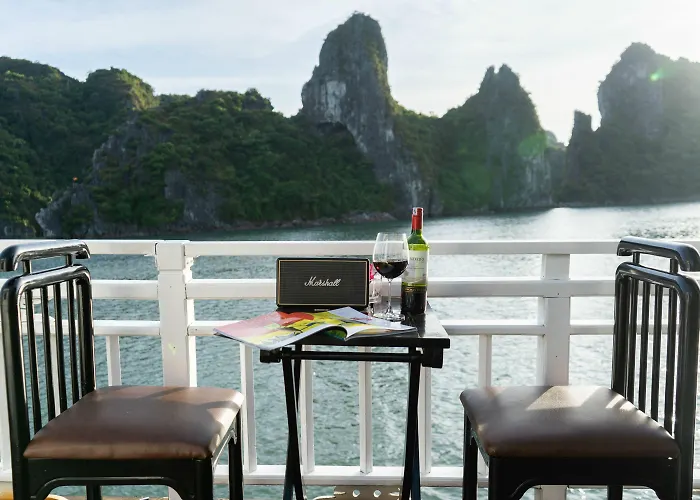 Swan Cruises - Off-the-beaten-path Route  4*