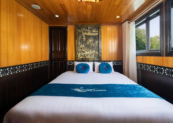 Swan Cruises - Off-the-beaten-path Route 4* Hạ Long