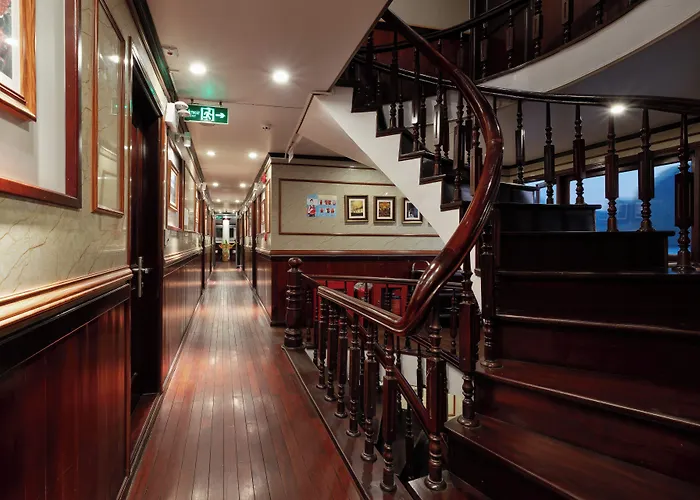 Swan Cruises - Off-the-beaten-path Route  Ha Long