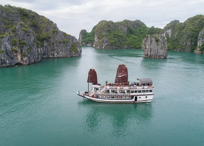 Swan Cruises - Off-the-beaten-path Route Hạ Long